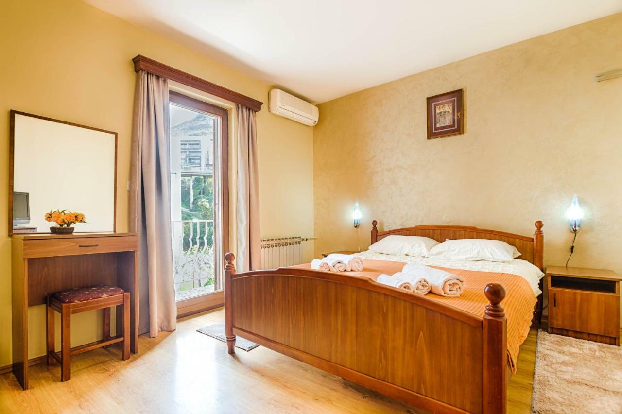 Mali Milocer Bay Accommodation Sveti Stefan Buitenkant foto